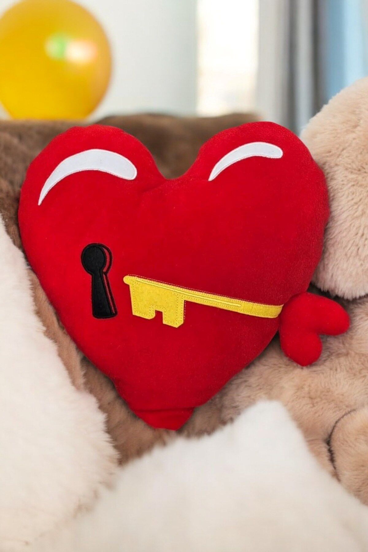 Kırmızı Kalpli Yastık Sevgiliye Hediye Yastık