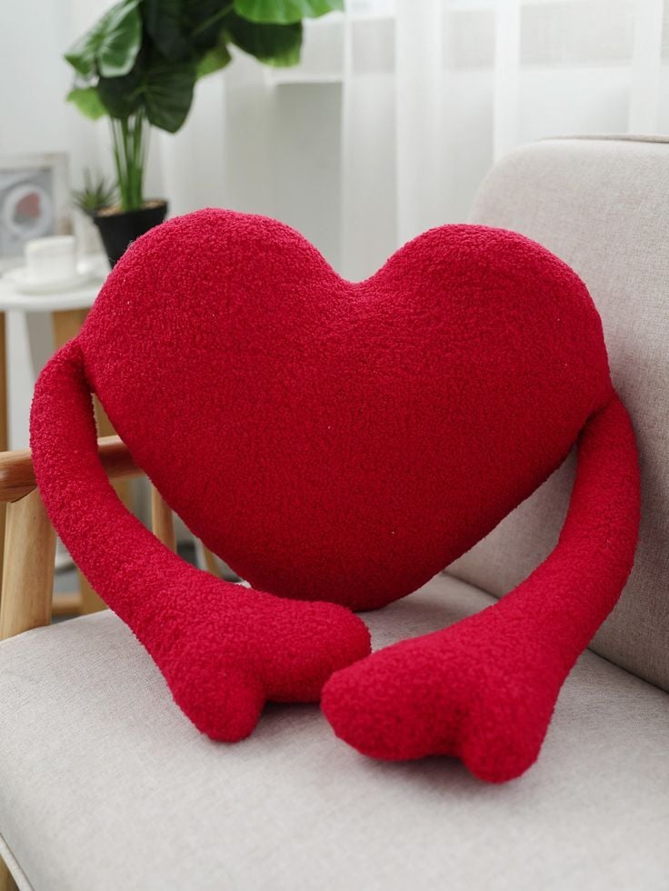 Kırmızı Kalpli Yastık Sevgiliye Hediye Yastık